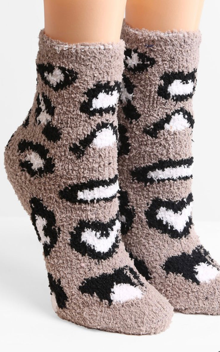 Cozy Leopard Socks In Mocha