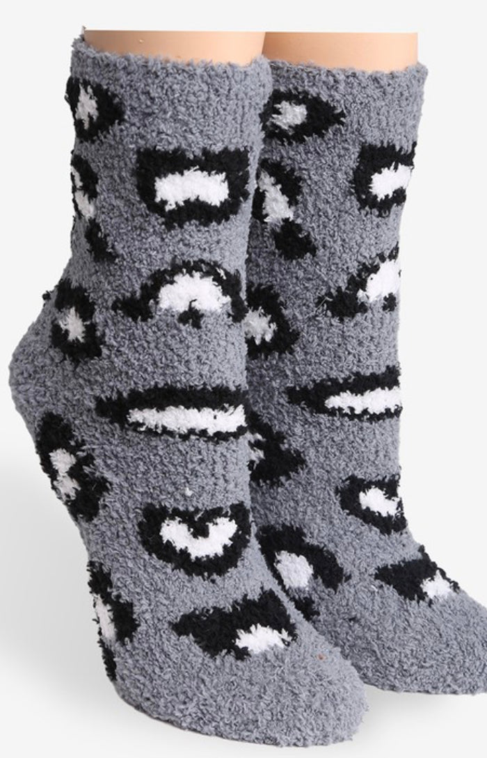 Cozy Leopard Socks In Grey