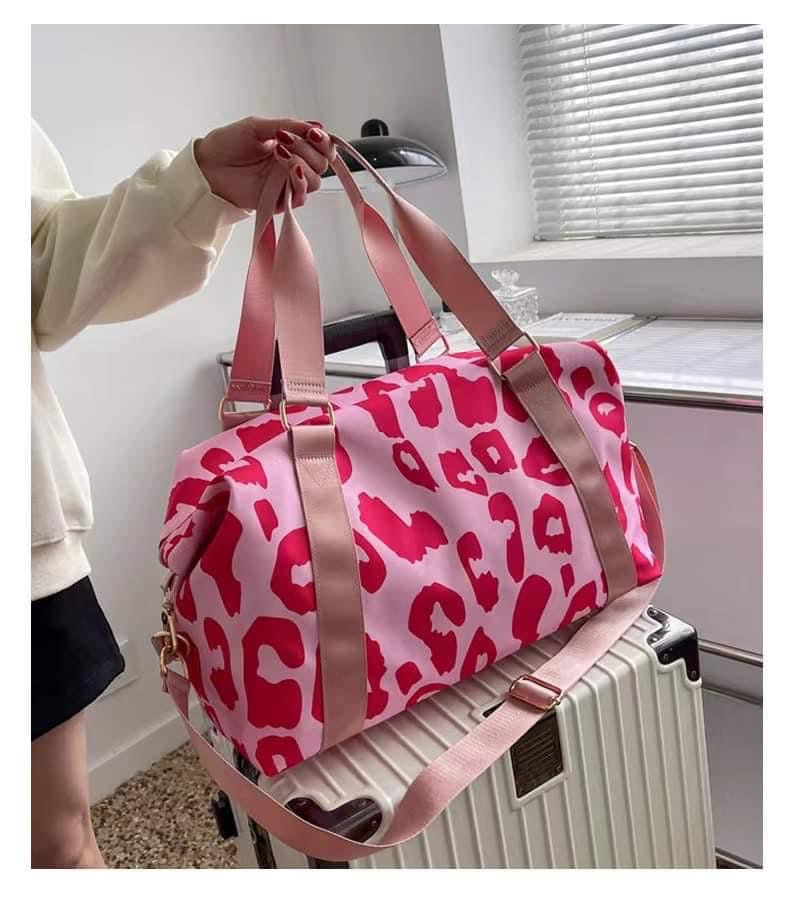 Wild Weekend Getaway Bag In Pink Leopard